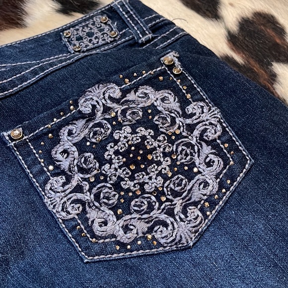 Bandolino Jeweled Jeans Bandolino Jeans Bandolino Heavy Stitched Jeweled Jeans - Picture 7 of 7